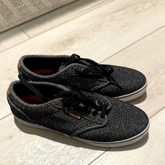 VANS - Picture 1 of 3